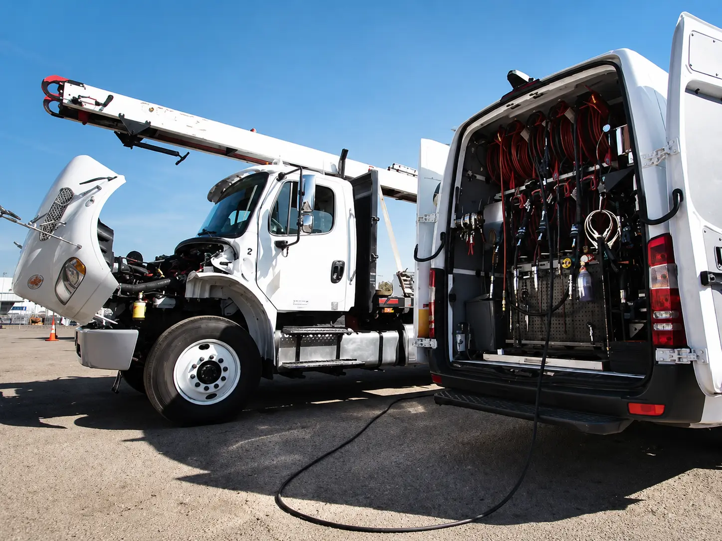 Mobile truck mechanic servicing a heavy vehicle in Wollongong